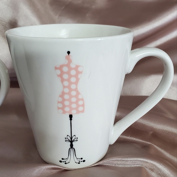 ☕️ CHIC MUG SET X 4 ~ Mannequin design mugs...so cute! Like New Condition! - Picture 3 of 6